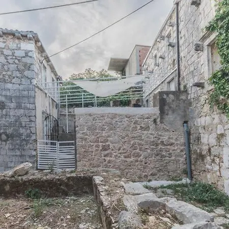 4 Limuna - Stone House *