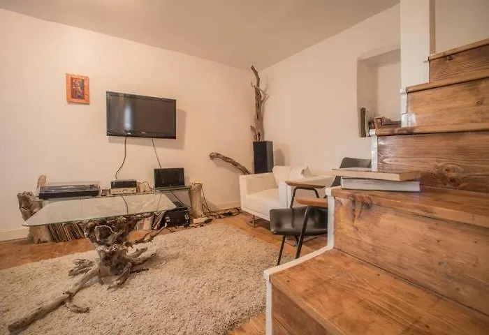 4 Limuna - Stone House