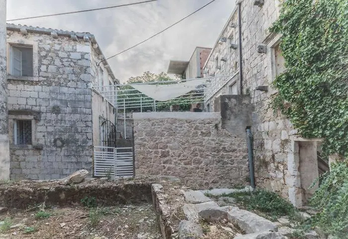 4 Limuna - Stone House *